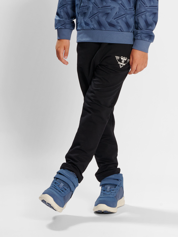 hmlGAIL PANTS, BLACK, model