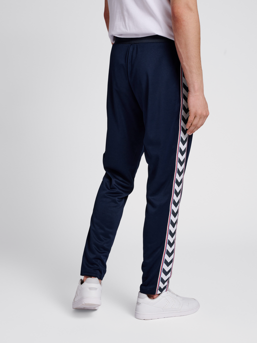 hmlIC LERBY POLY TAPERED PANTS, PEACOAT, model