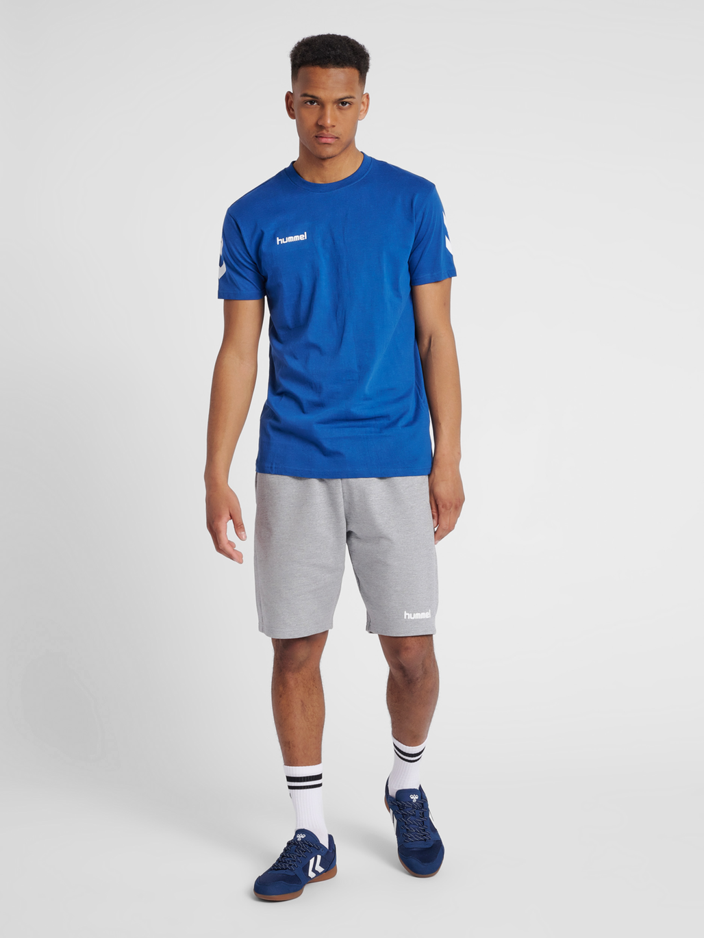 HUMMEL GO COTTON T-SHIRT S/S, TRUE BLUE, model