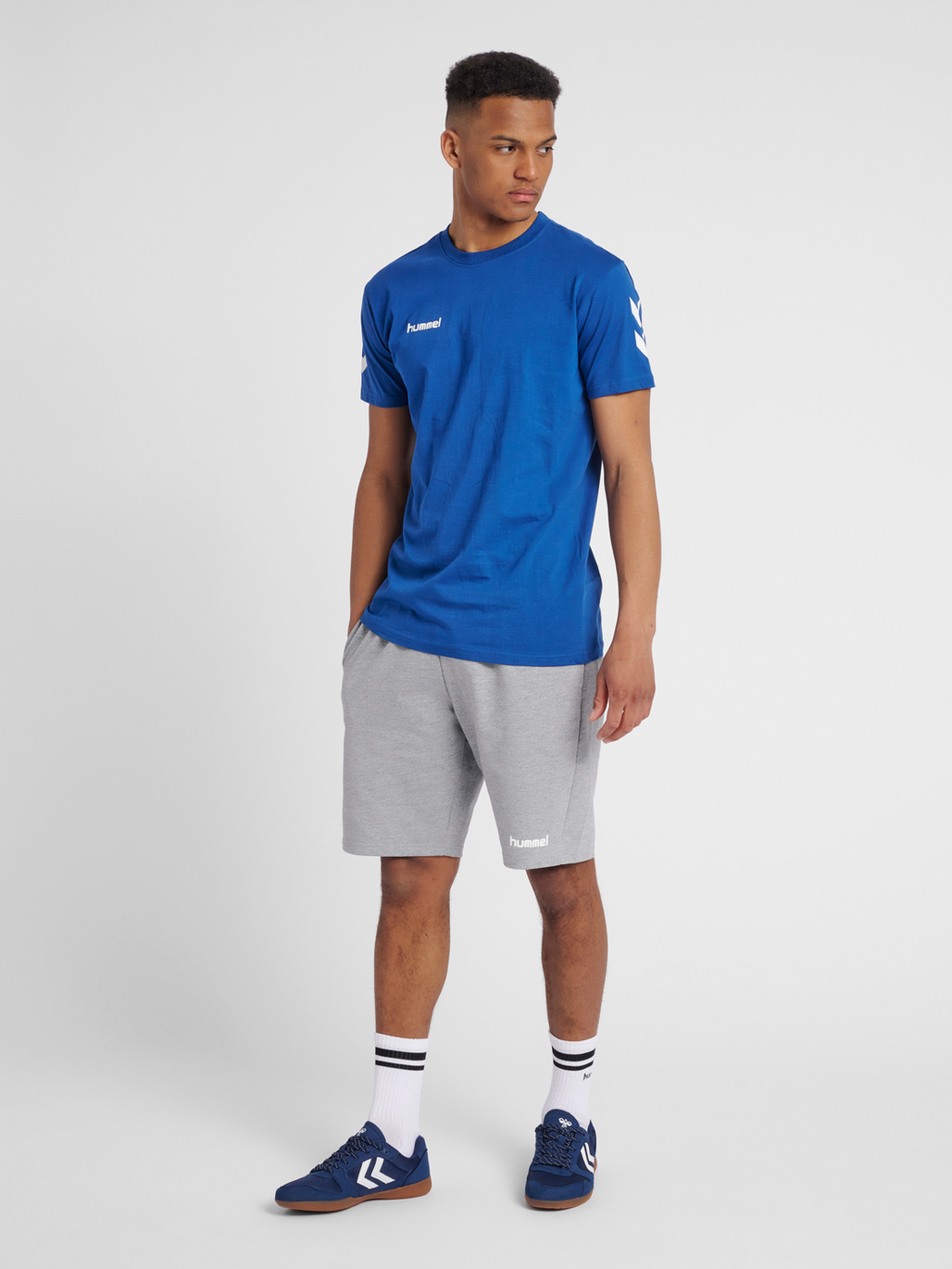 HUMMEL GO COTTON BERMUDA SHORTS, GREY MELANGE, model