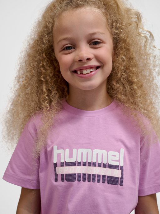 hmlTUKAS T-SHIRT S/S, SMOKY GRAPE, model