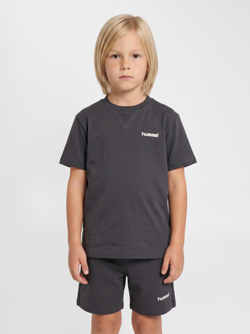 hmlJR LIGHT SWEAT T-SHIRT  S/S, EBONY, model