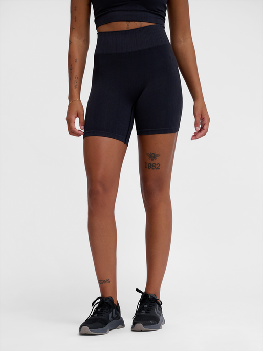 hummel MT DEFINE SEAML SCRUNCH SHORTS - BLACK | hummelsport.de