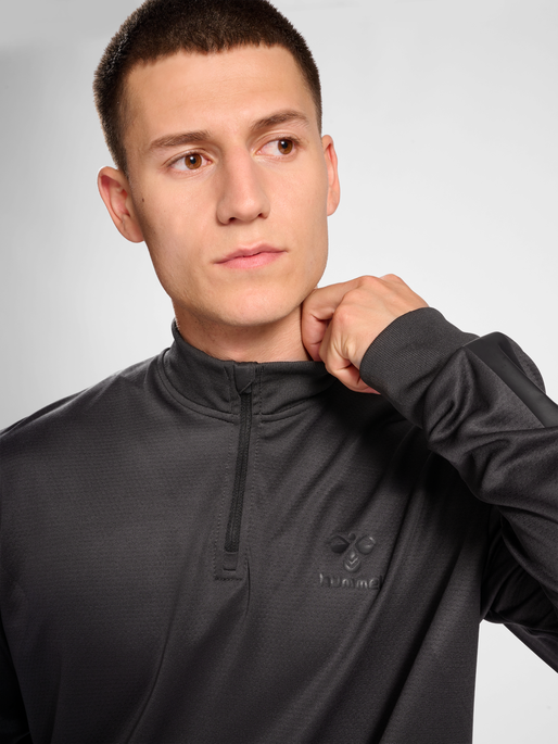 hmlACTIVE PL HALF ZIP, OBSIDIAN, model