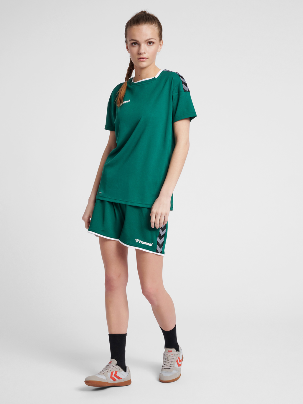 hmlAUTHENTIC POLY SHORTS WOMAN, EVERGREEN, model