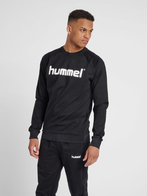 HUMMEL GO COTTON LOGO SWEATSHIRT, BLACK, model