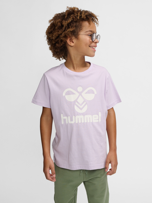 hmlTRES T-SHIRT S/S, ORCHID PETAL, model