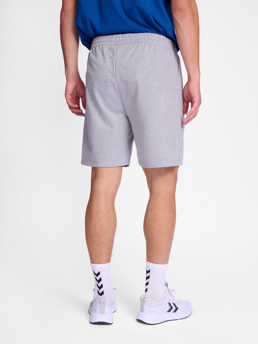 hmlGO 2.0 SWEATSHORTS, GREY MELANGE, model