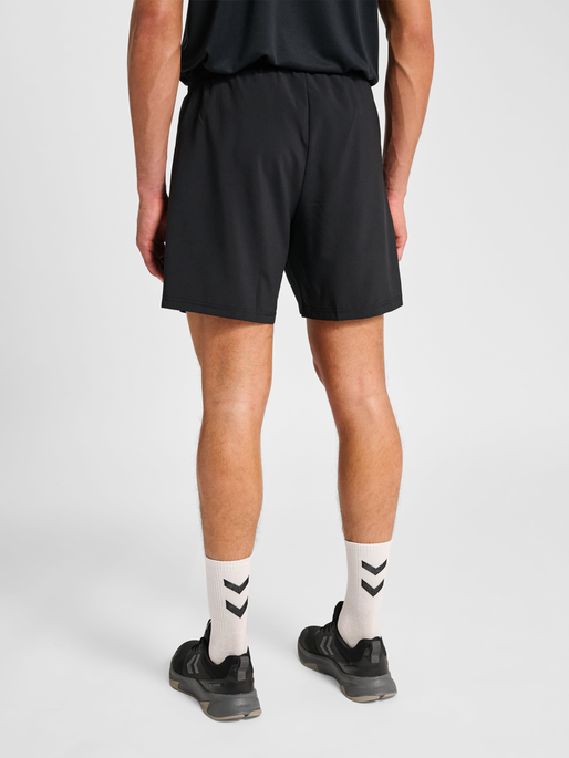 hmlPULSE WORKOUT SHORTS, BLACK hmlPULSE WORKOUT SHORTS, BLACK, model