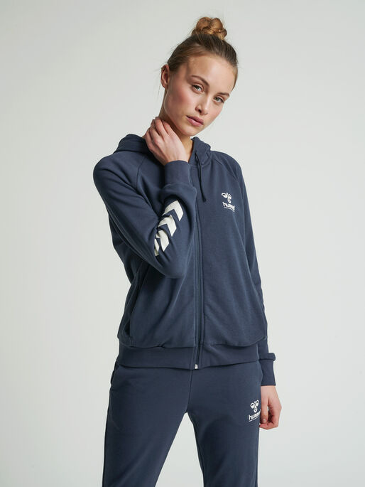 hmlNONI ZIP HOODIE, BLUE NIGHTS, model