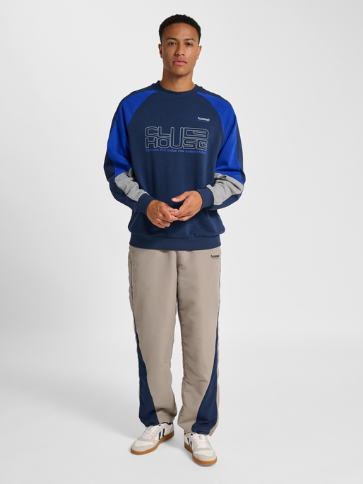 hmlOVERSIZED ICONIC CREW CH, DRESS BLUES, model