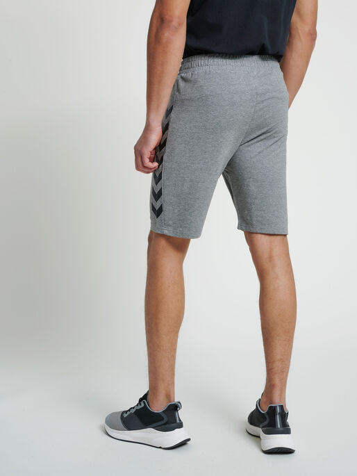 hmlRAY 2.0 SHORTS, DARK GREY MELANGE, model