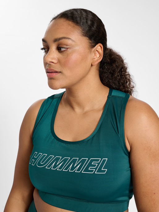 hmlTE CURVY SPORTS BRA PLUS, DEEP TEAL, model