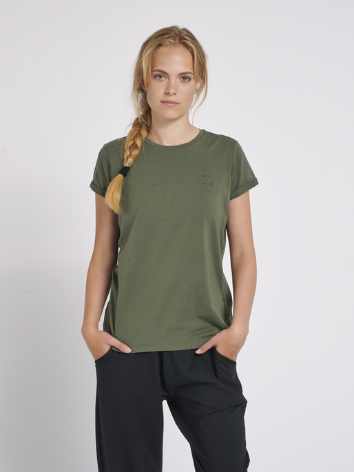 HMLISOBELLA T-SHIRT S/S, BEETLE, model