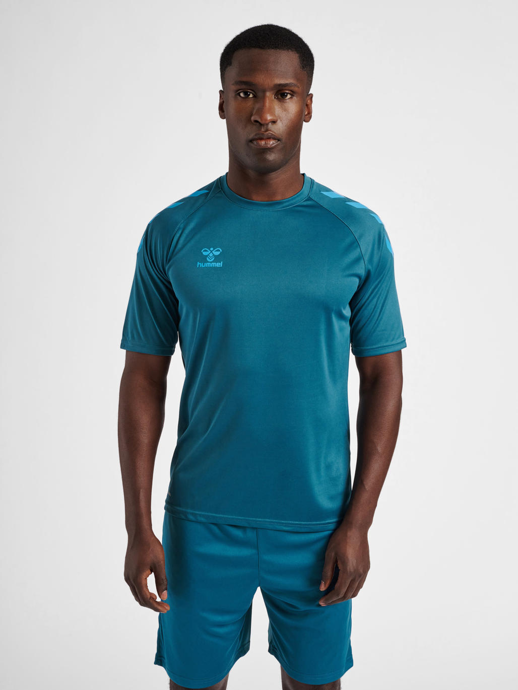 hmlCORE XK CORE POLY T-SHIRT S/S, BLUE CORAL, model