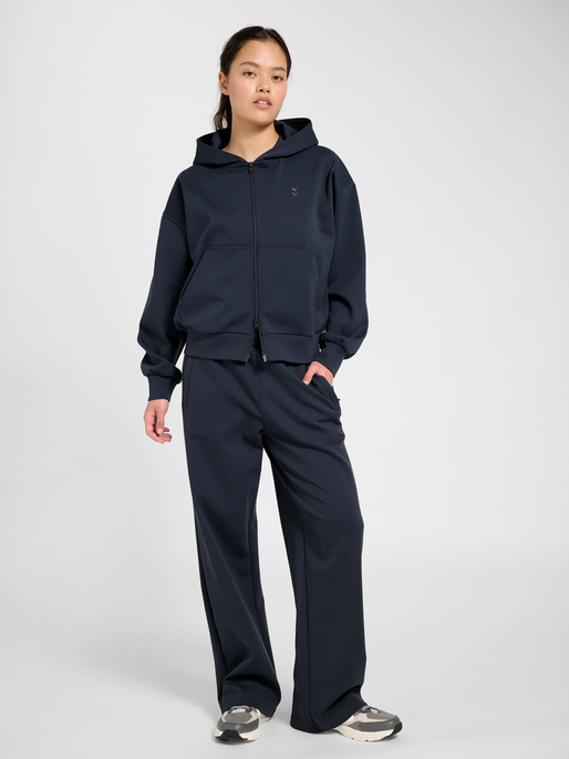 hmlDEFENDER W ZIP HOODIE, EBONY, model