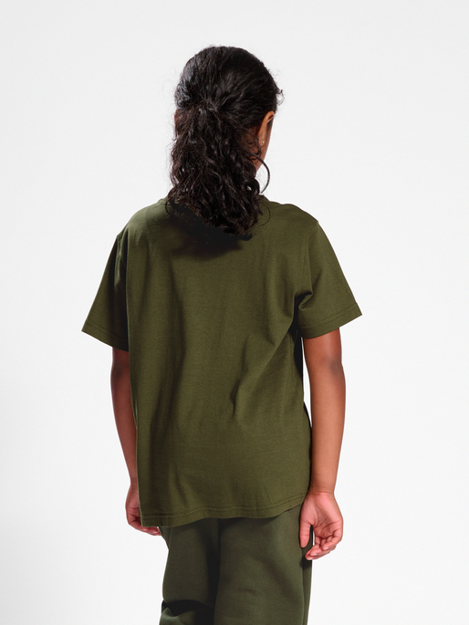 hummel S/S T-SHIRT NIGHT OLIVE - DARE