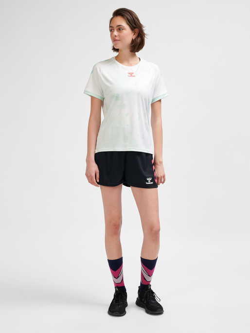 hmlGRAPHIC UNIVERSE JERSEY SS WOMAN, SOOTHING SEA, model