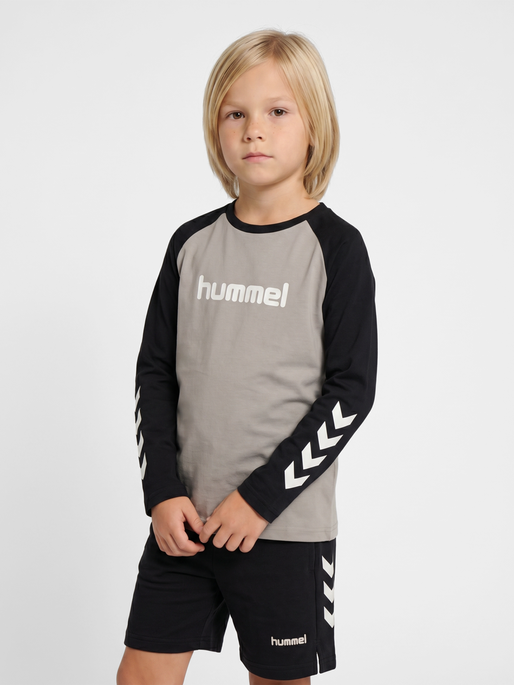 hmlJR LOGO T-SHIRT L/S, ROCK RIDGE, model