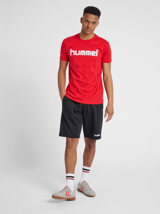 HUMMEL GO COTTON LOGO T-SHIRT S/S, TRUE RED, model