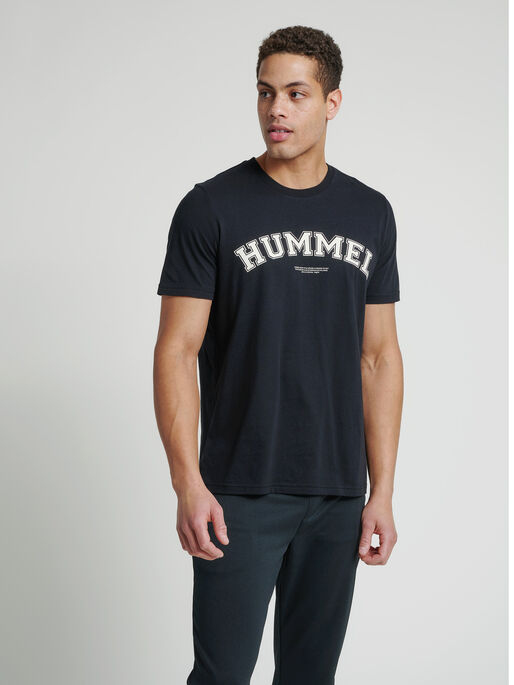 hmlVARSITY T-SHIRT, BLACK, model