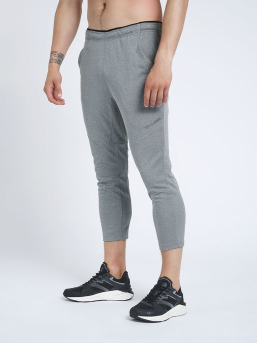 hmlNALO TAPERED 7/8 PANTS, DARK GREY MELANGE, model
