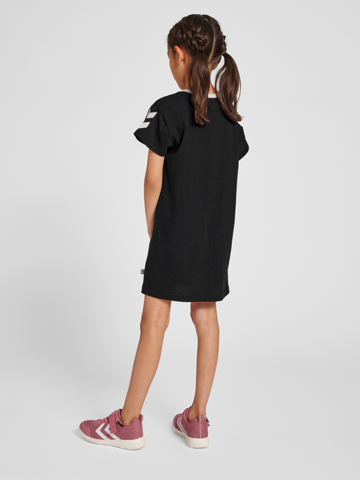 hmlMILLE T-SHIRT DRESS S/S, BLACK, model