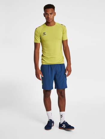 hmlLEAD PRO TRAINING SHORTS, LIME PUNCH, model