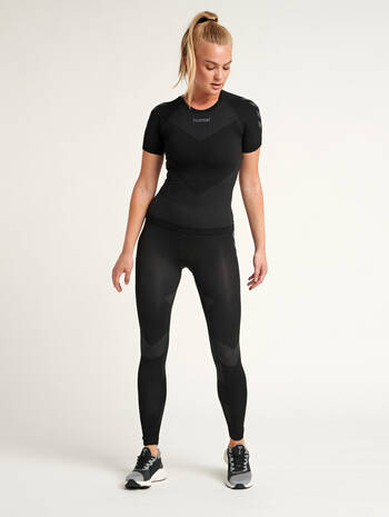 HUMMEL FIRST SEAMLESS JERSEY S/S WOMAN, BLACK, model