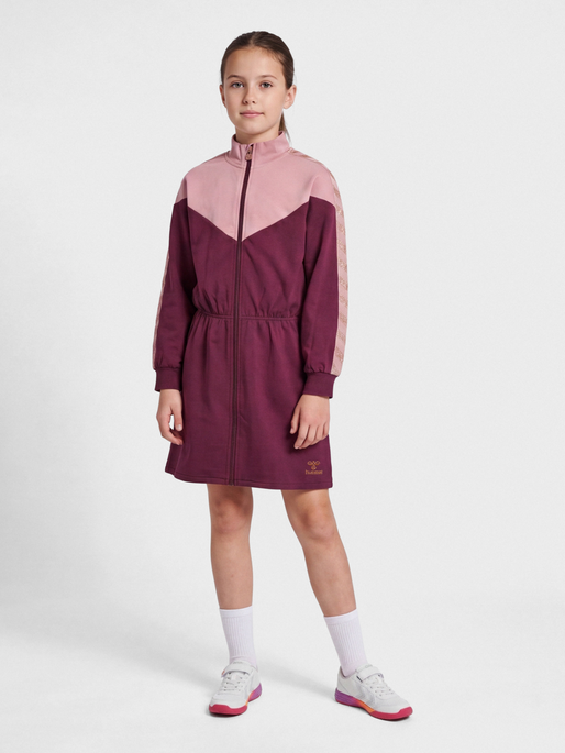 hmlALVILDA ZIP DRESS, WINDSOR WINE, model