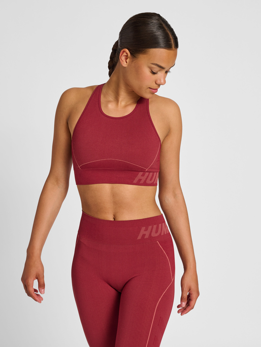 hmlTE CHRISTEL SEAMLESS SPORTS TOP, CABERNET, model