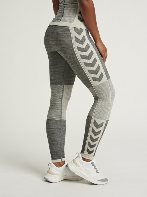 HMLCLEA SEAMLESS TIGHTS, MAGNET MELANGE, model