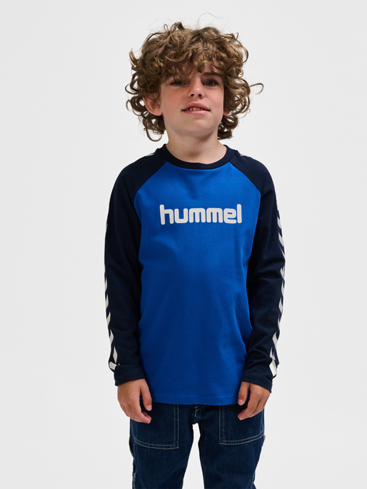 hmlBOYS T-SHIRT L/S, BLUE LOLITE, model