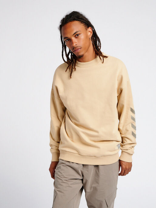 hmlURBAN SWEATSHIRT, PALE KHAKI, model