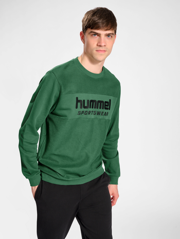 hmlLGC KYLE SWEATSHIRT, DARK GREEN, model