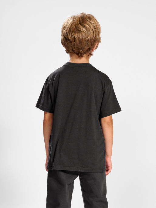 hmlDARE T-SHIRT S/S, 1525, model