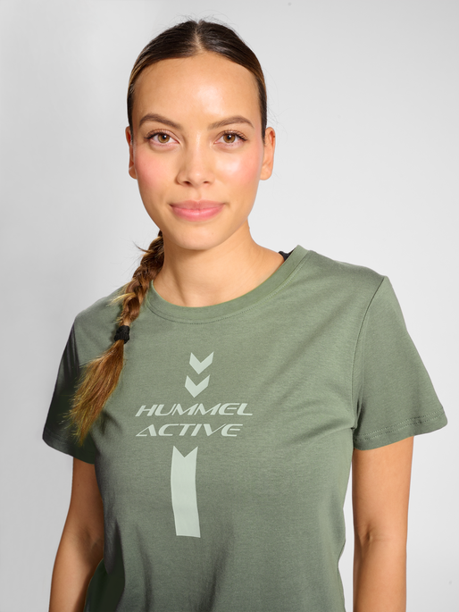 hmlACTIVE GRAPHIC CO TEE S/S WOMAN, SEA SPRAY, model