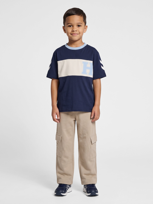 hmlROBIN LOOSE T-SHIRT S/S, DRESS BLUES, model