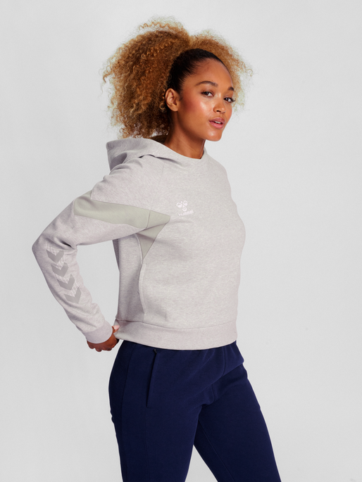 hmlTRAVEL SWEAT HOODIE WOMAN, LIGHT GREY MELANGE, model