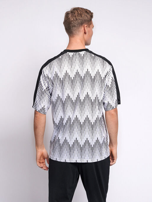 hmlBLAZE T-SHIRT S/S, WHITE, model