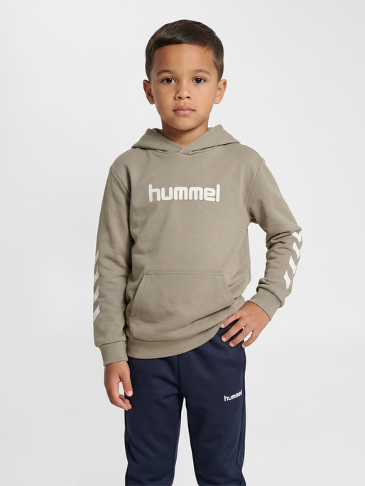 hmlJR LOGO HOODIE, ROCK RIDGE, model