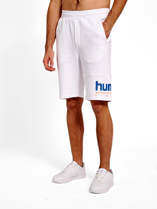 hmlLGC MANFRED SHORTS, WHITE, model