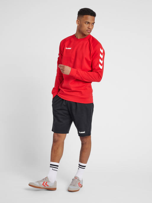 HUMMEL GO COTTON SWEATSHIRT, TRUE RED, model