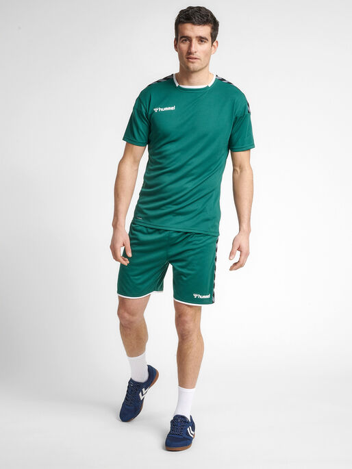 hmlAUTHENTIC POLY JERSEY S/S, EVERGREEN, model