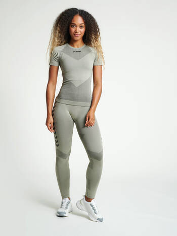 HUMMEL FIRST SEAMLESS JERSEY S/S WOMAN, LONDON FOG, model