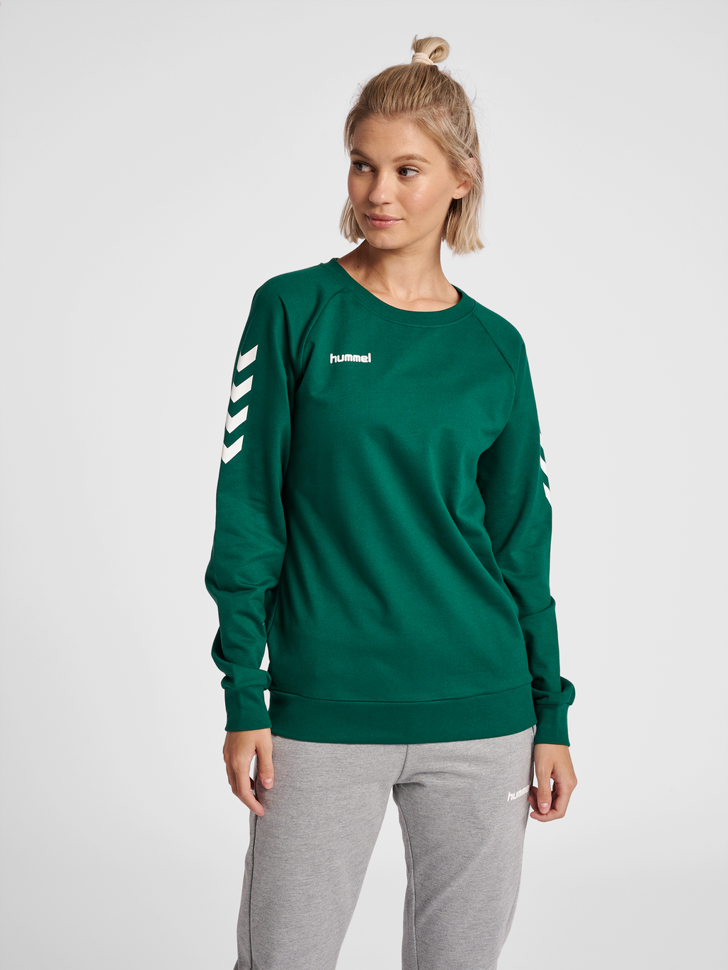 HUMMEL GO COTTON SWEATSHIRT WOMAN, EVERGREEN, model