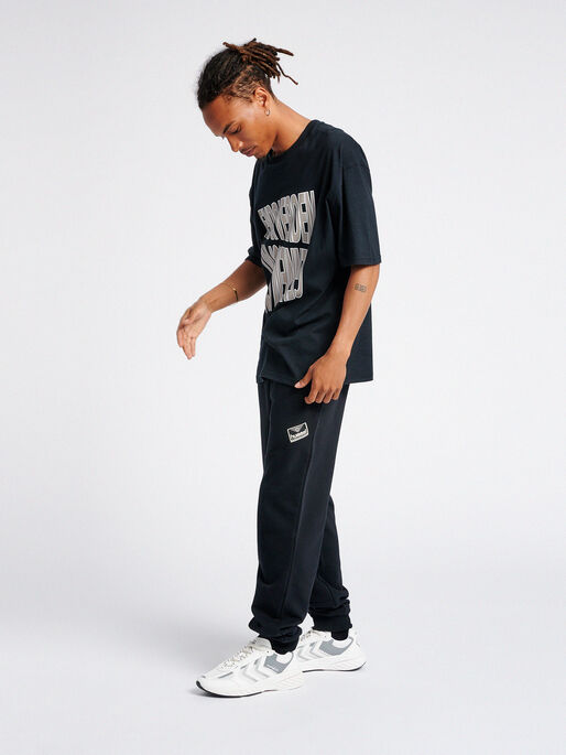hmlURBAN PANTS, BLACK, model