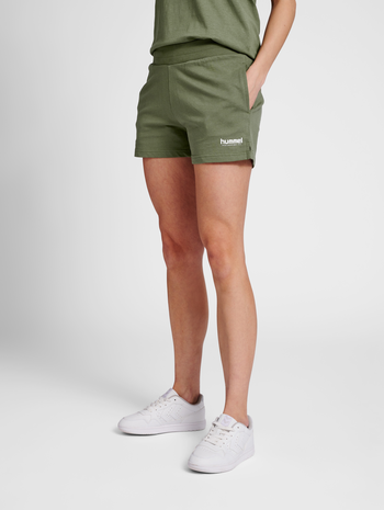 hmlLGC SENNA SWEAT SHORTS, FOUR LEAF CLOVER, model