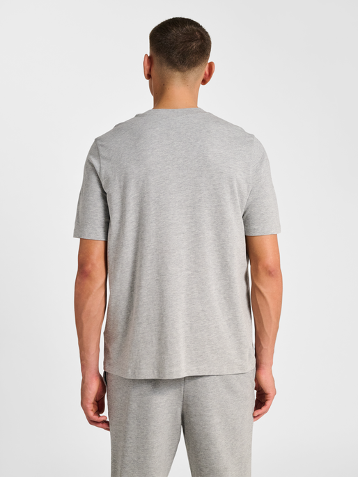hmlPULSE T-SHIRT, GREY MELANGE hmlPULSE T-SHIRT, GREY MELANGE, model