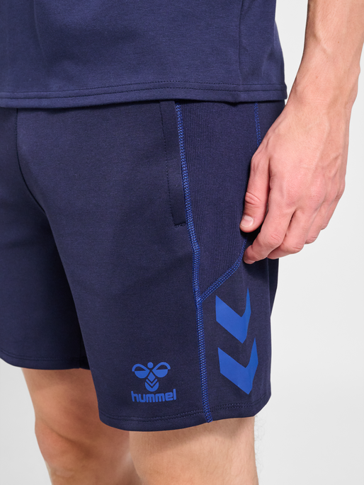 hmlMOVE 2.0 SHORTS, MARINE, model